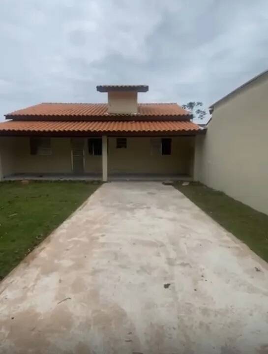 Casa à venda com 2 quartos, 320m² - Foto 1