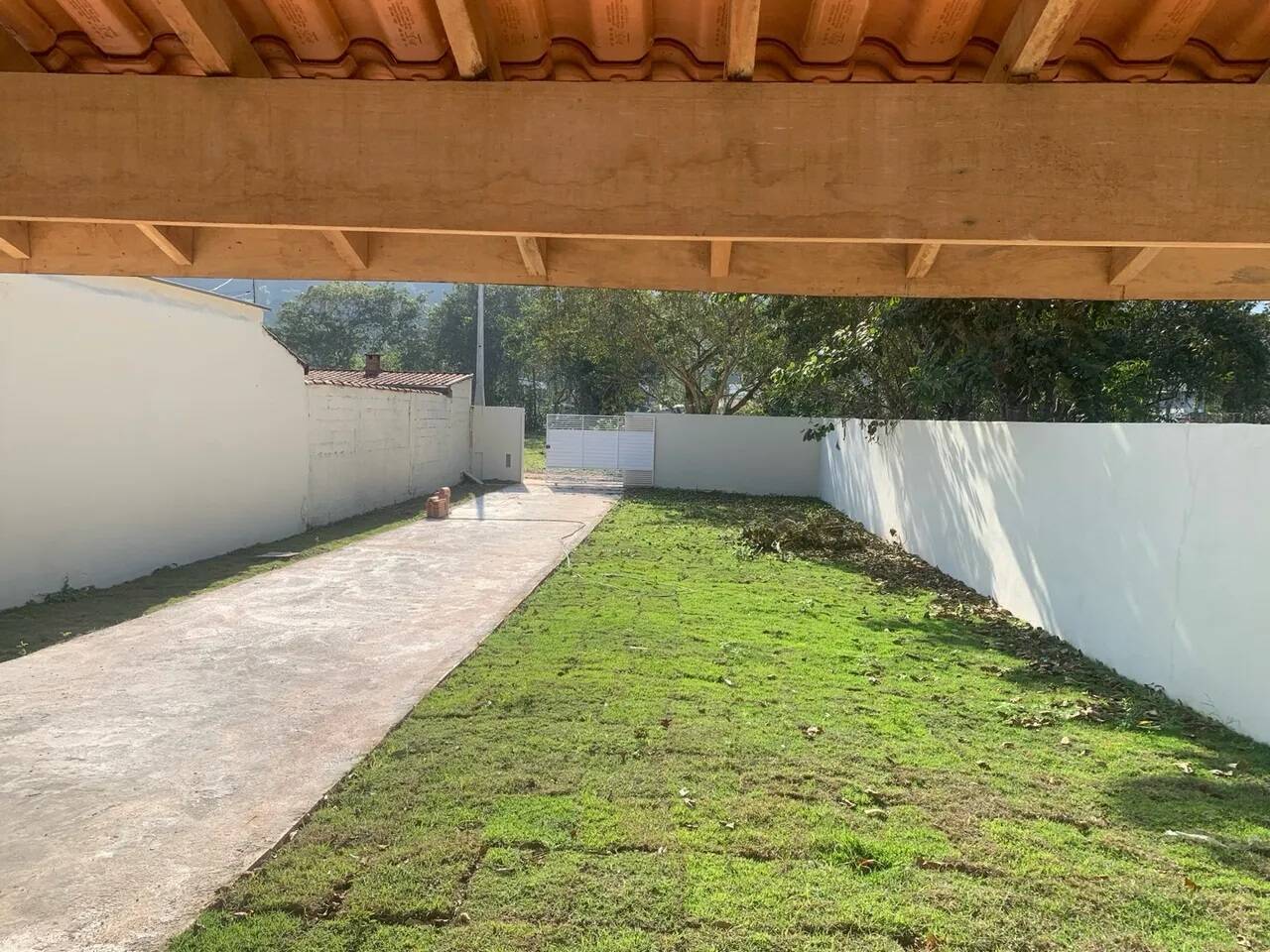 Casa à venda com 2 quartos, 320m² - Foto 2