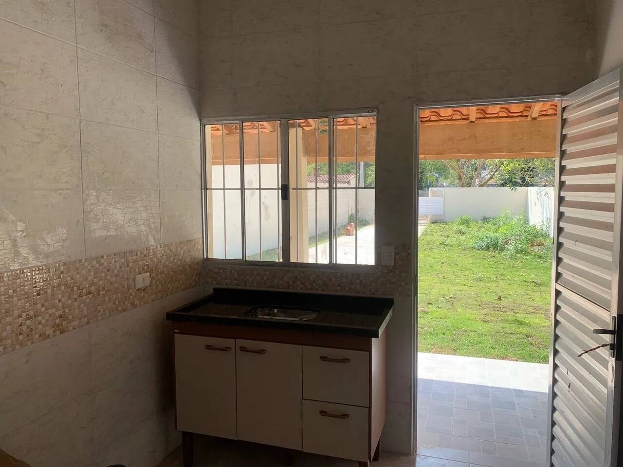 Casa à venda com 2 quartos, 320m² - Foto 4