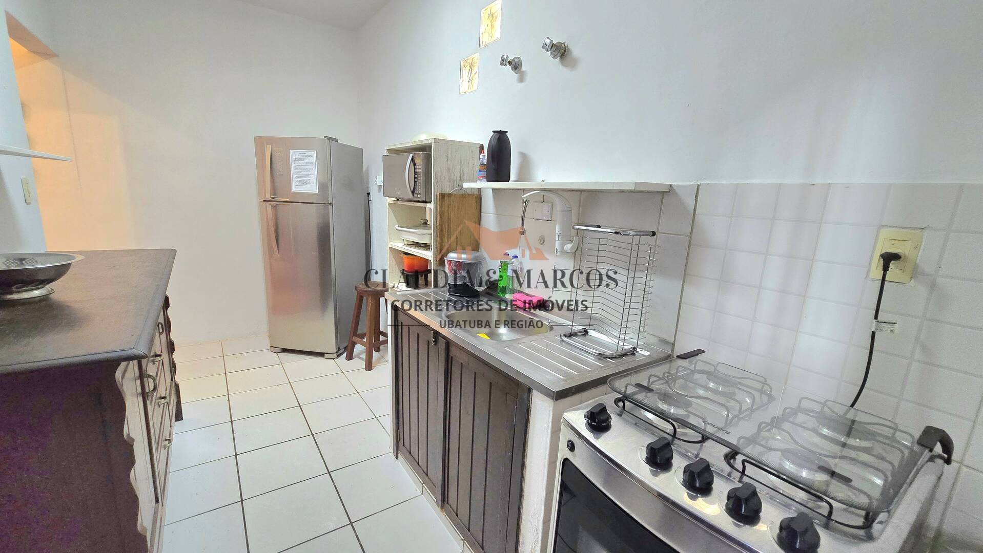 Casa à venda com 6 quartos, 240m² - Foto 5