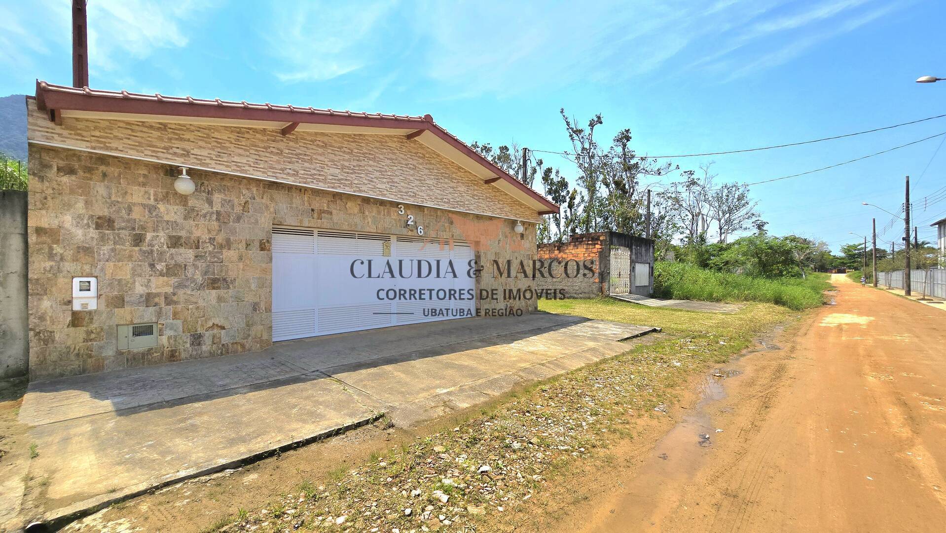 Casa à venda com 5 quartos, 242m² - Foto 1