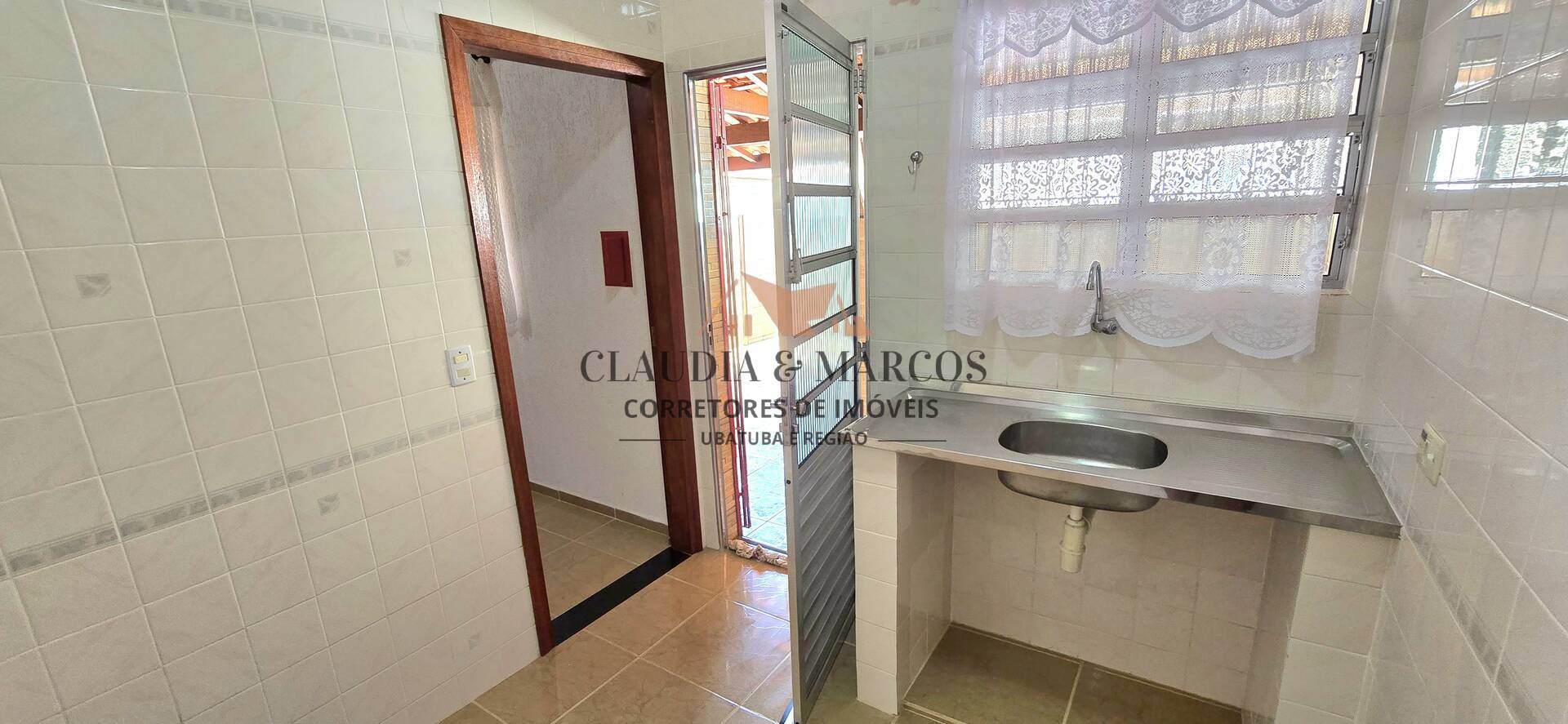 Casa à venda com 5 quartos, 242m² - Foto 18