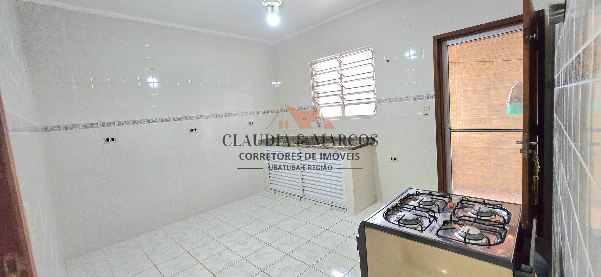 Casa à venda com 5 quartos, 242m² - Foto 4