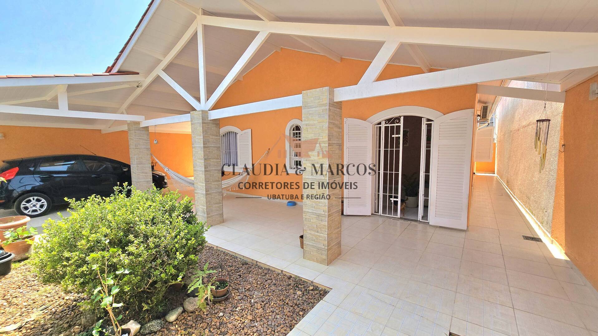 Casa à venda com 5 quartos, 220m² - Foto 1