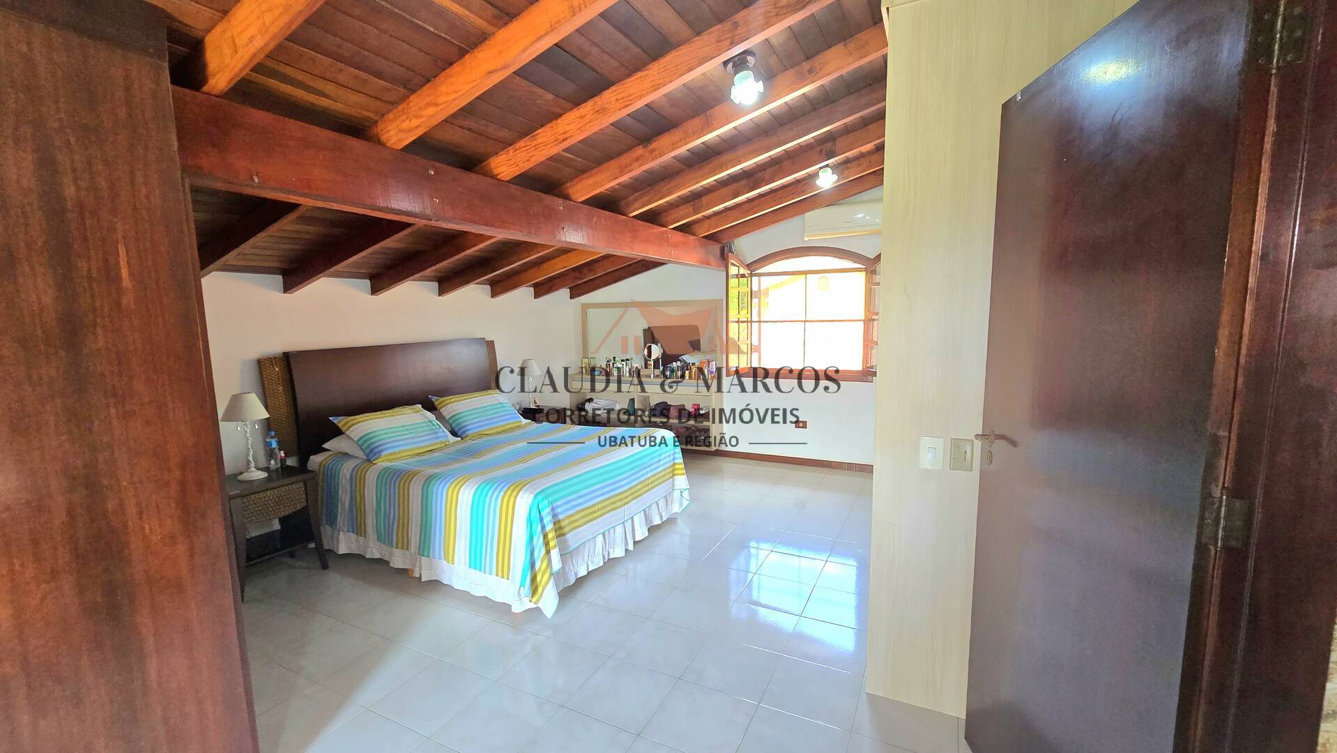 Casa à venda com 4 quartos, 290m² - Foto 3