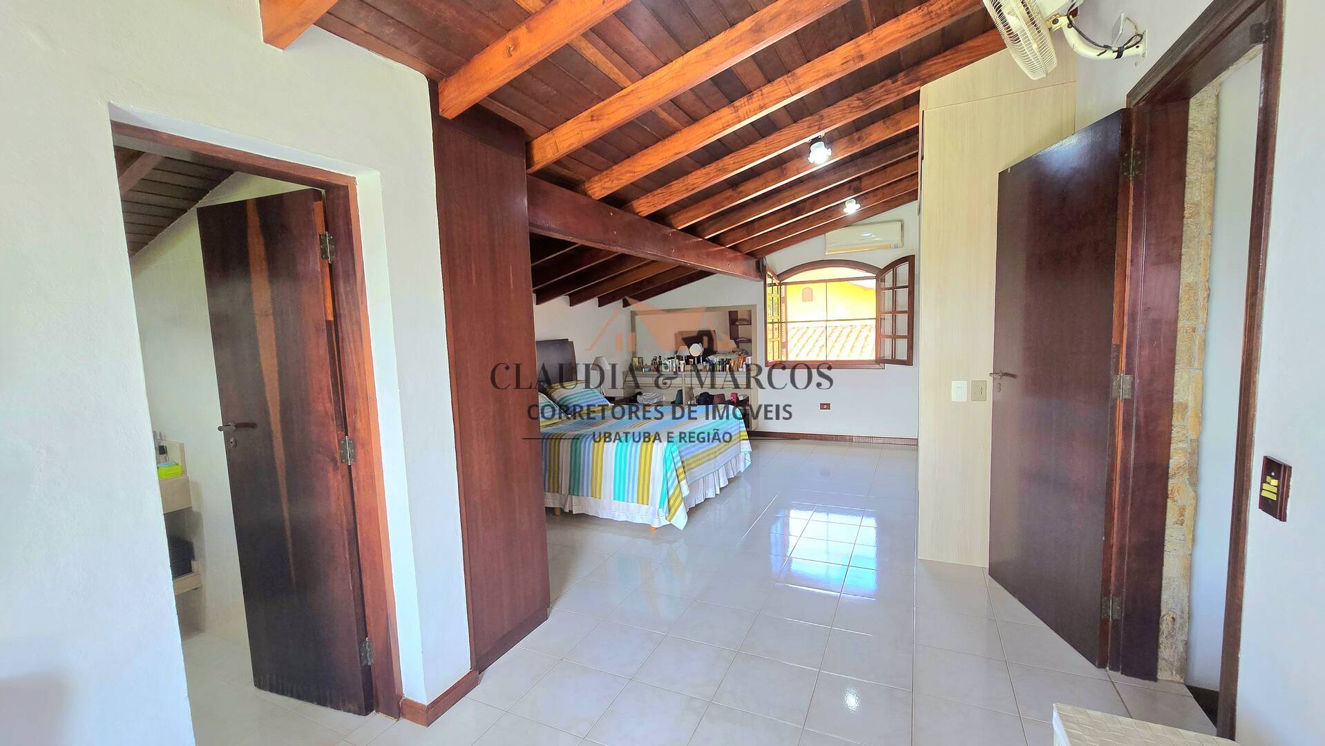 Casa à venda com 4 quartos, 290m² - Foto 6